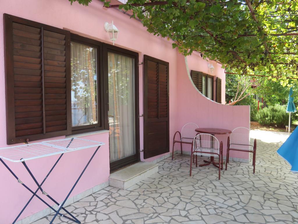 סנג' Apartments Josica מראה חיצוני תמונה