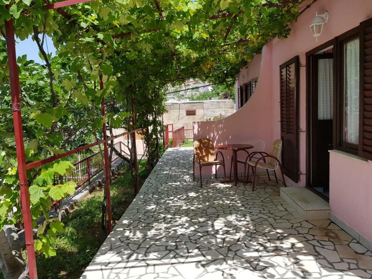 סנג' Apartments Josica מראה חיצוני תמונה