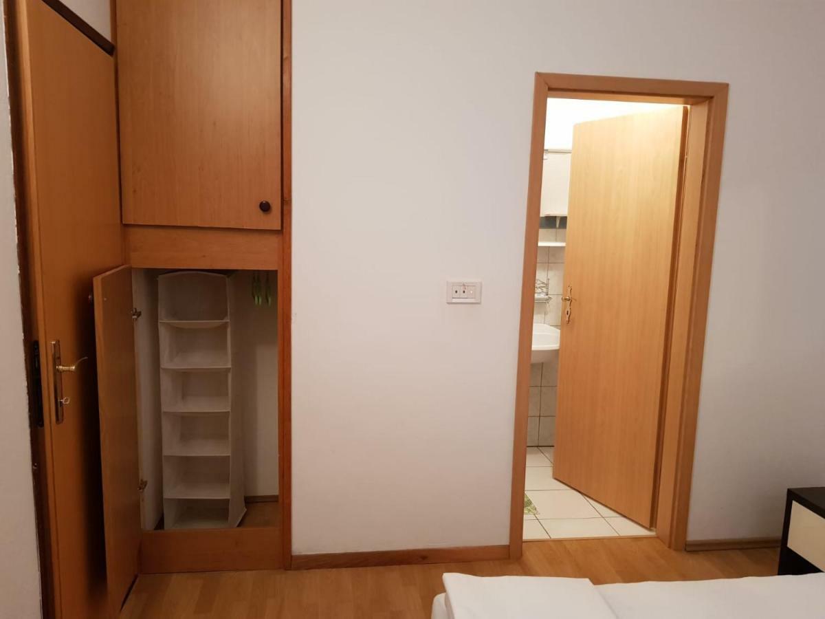 סנג' Apartments Josica מראה חיצוני תמונה